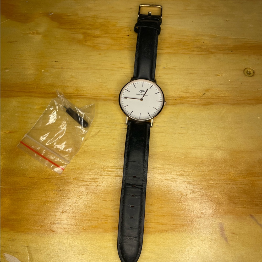 Daniel Wellington Watch - image 1